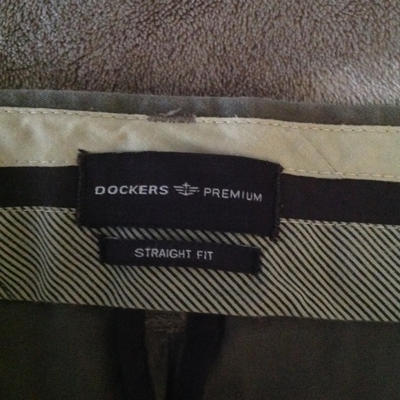 Men's Dockers - Flat Front, Straight, Olive Green - Picture 4 of 6